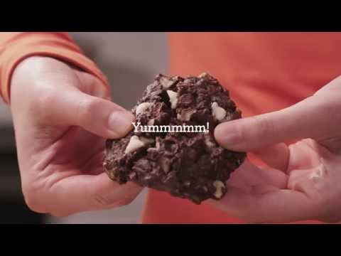 How To Make One-Bowl Triple Chocolate Oatmeal Cookies | Quaker®