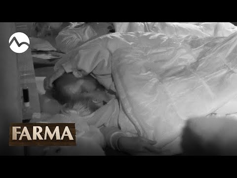 Michal a Dagmar v spálni medzi všetkými! - FARMA