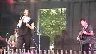 Suzanne Vega - Room Off the Street