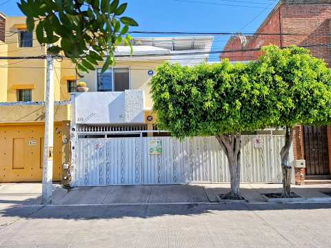 CASA EN VENTA REMODELADA COLONIA  ESTRELLA, QRO