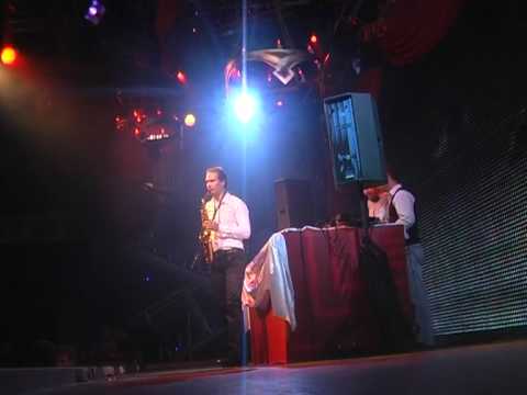 Saxophonist Syntheticsax - Give it away - Deepest blue (Live)