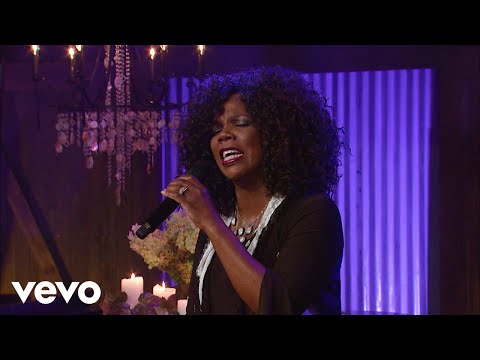 Lynda Randle - The Longer I Serve Him (Live)