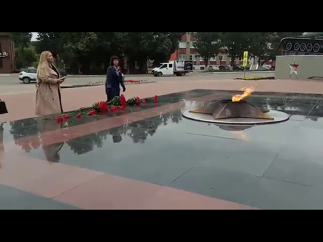 Бөгелмәдә район башлыгы Линар Закиров катнашында Мәңгелек утка чәчәкләр салу тантанасы узды