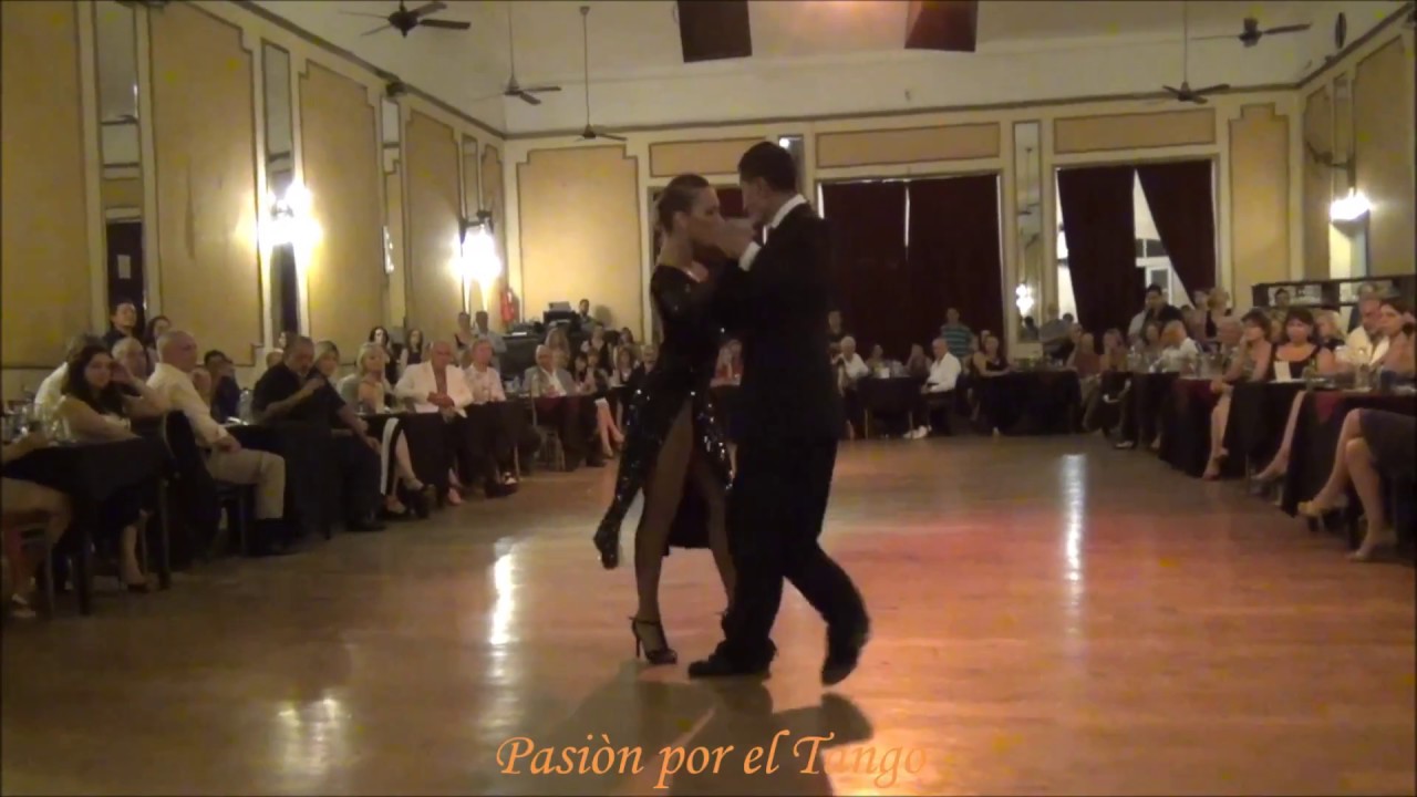 LAURA TORRES y JULIÀN SANCHEZ Bailando el Tango LOCA en YIRA YIRA MILONGA