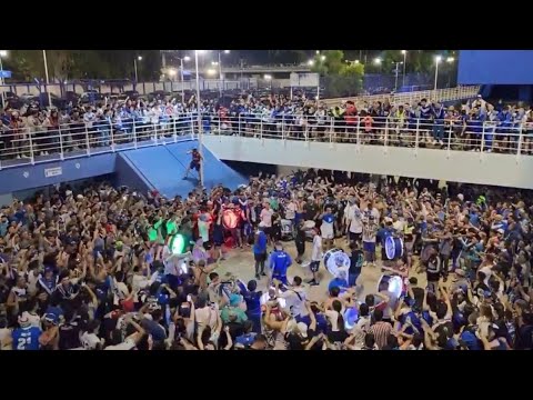 "Ya copamos el Maracaná" Barra: La Pandilla de Liniers &bull; Club: Vélez Sarsfield