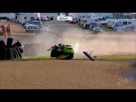 OMG CRASH ! INCREDIBLE FERRARI 458 CRASH AT 24H DU MANS !