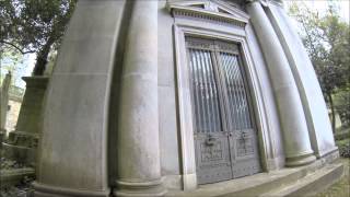 Walking in Highgate cemetery (London) ¦ Lycia - These memories pass