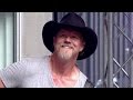 Trace Adkins performs 'There's a Girl in Texas'