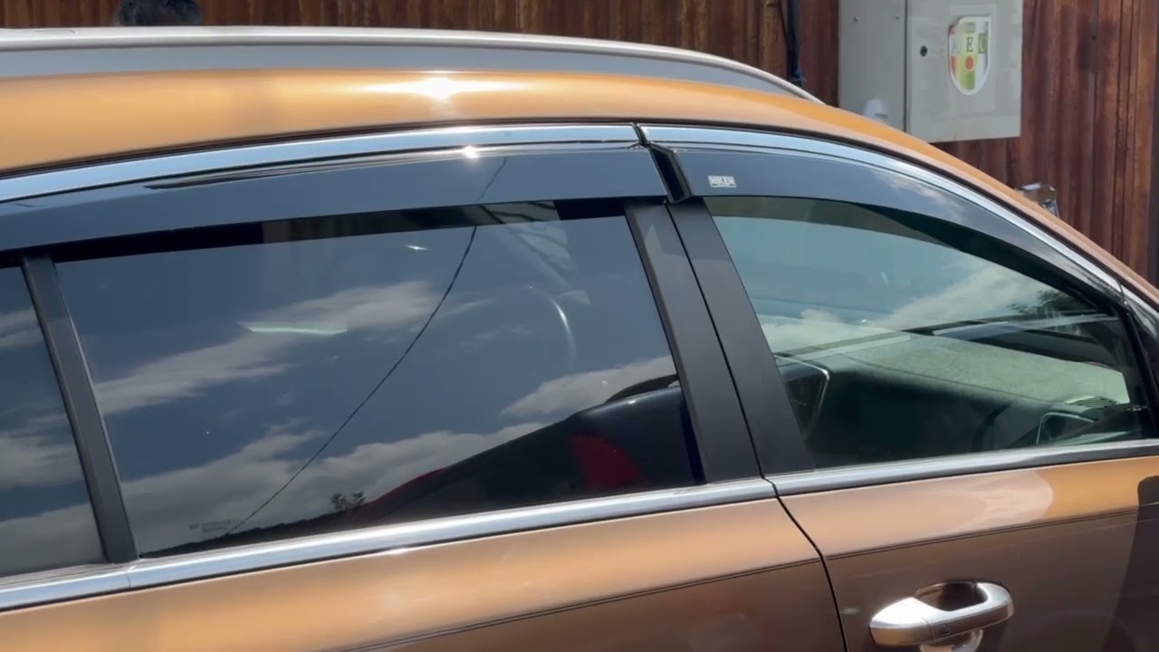 Ветровики с хромированным молдингом (4 шт, Niken) Video 1