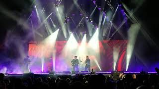 Fall Out Boy - Stay Frosty Royal Milk Tea (live) @ Wrigley Field, Chicago #MANIATour