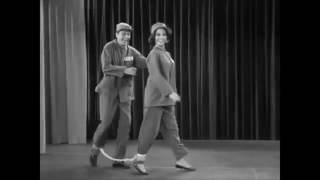 Dick Van Dyke and Mary Tyler Moore perform &quot;I&#39;ve Got Your Number&quot;
