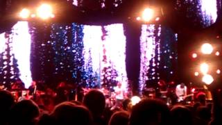 The WHO Love reign on me.