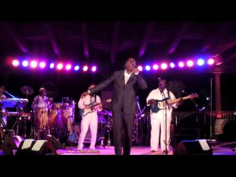 I Want You To Want Me Baby - Larry Braggs (Smooth Jazz Family)