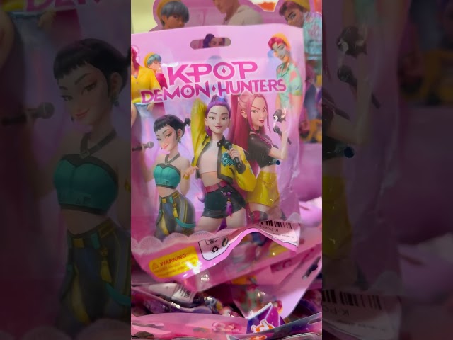 Vídeo relacionado con TCRZHHRX Colección de 6 Collares con Colgante Corazón Demons Hunters - Necklace Acero Inoxidable Plateado - Accesorios Coreanos K-Pop - Regalo para Fans del Anime
