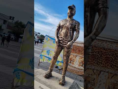monumento a Nelson Velásquez, plaza "Juancho Rois" en San Juan del Cesar, La Guajira