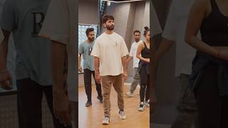 Download lagu We could watch #ShahidKapoor practice his killer moves all day 😍❤️🔥 #TeriBaatonMeinAisaUljhaJiya mp3 Download lagu We could watch #ShahidKapoor practice his killer moves all day 😍❤️🔥 #TeriBaatonMeinAisaUljhaJiya mp3