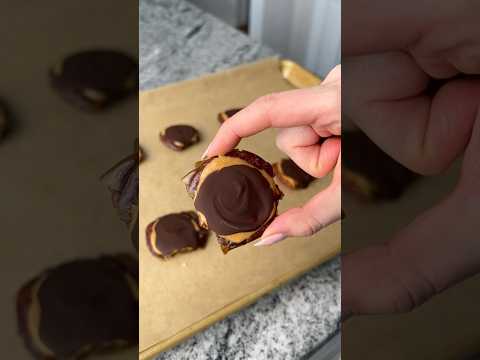 3-Ingredient Smashed Dates with Peanut Butter and Chocolate