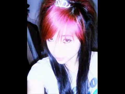 En tjej som flyttade och lämnade sina vänner kvar ;/