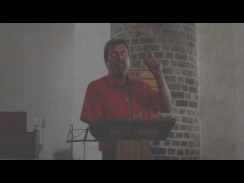 Hartmut Rubach überreicht eine Spende