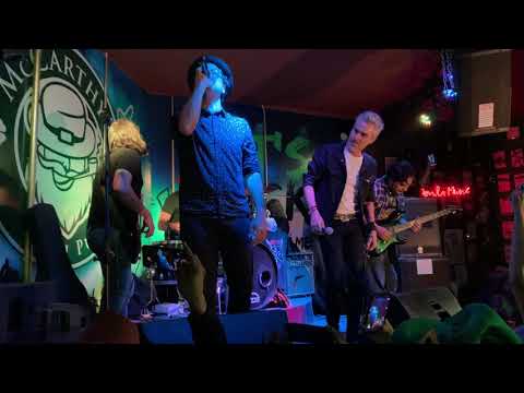 Nemesis Rock Band feat. Clemente (Jumbo) y Daniel (La Gusana Ciega) -   Siento Que