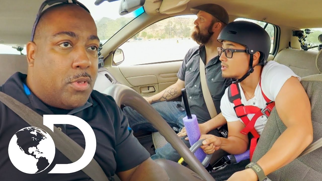 Os caçadores de mitos fogem da polícia | Mythbusters: Os caçadores de mitos | Discovery Brasil