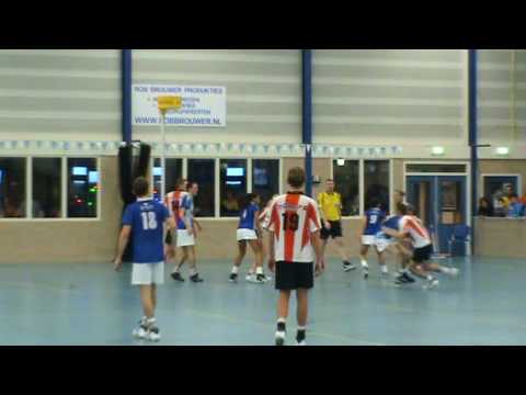 OVVO/De Kroon 1 - DeetosSnel/Volhuis 1 - De eennalaatste minuut met vrije bal voor Deetos