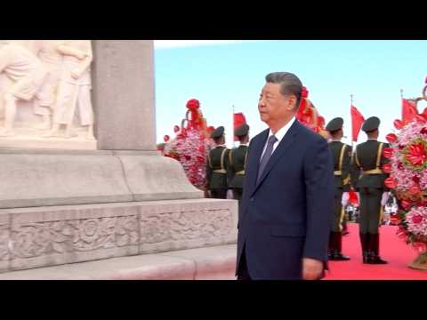 Xi Jinping walks around the Monument to the People's Heroes in tribute