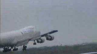 preview picture of video 'TPE_Landing CAL747 Cockpit View from Rwy05 Holding Line'