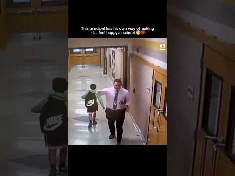 This principal has his own way of making kids feel happy at school 🥹❤️