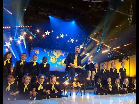 GAËTAN - Gaëtan et 20 choristes à la télé!