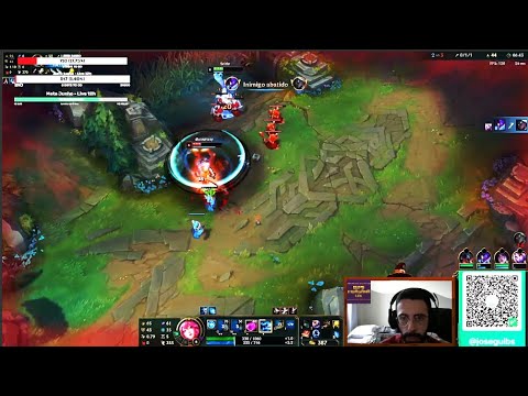 A boneca msm fraca ainda brinca