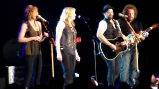 Sugarland&#39;s Very Last Country Song - Captured by Laura Streppone