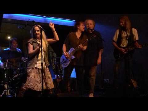 Jenerators and Cherie Currie - Cherry Bomb