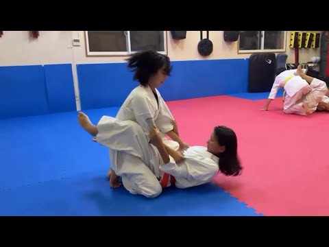 中学女子柔術スパーリング