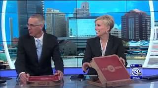 Reporter delivers Valentine's Day heart-shaped pizza to anchors LIVE