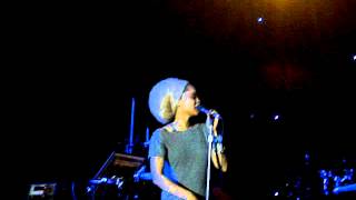 Erykah Badu - Bump It (Live)