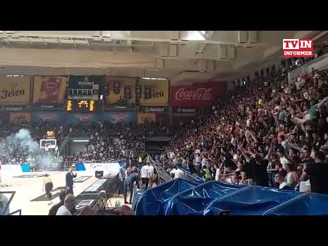 Paklena atmosfera u Pioniru! Pukle dve PETARDE na parketu!