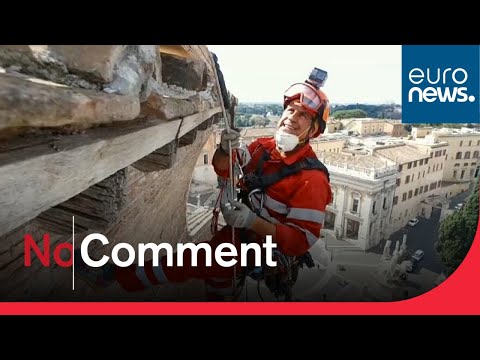 Rope-climbing workers help restore Rome landmark