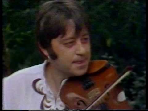 Dave Swarbrick and Simon Nicol : Merry Boys Of Greenland (live 1983)