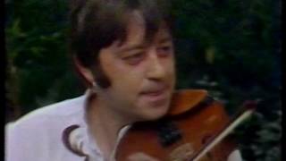 Dave Swarbrick and Simon Nicol : Merry Boys Of Greenland (live 1983)