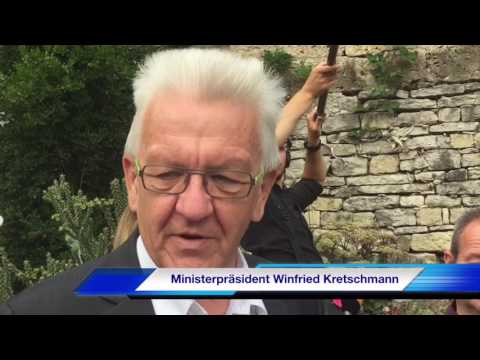 Ministerpräsident Winfried Kretschmann im Kakteengarten in Horb