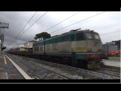 E655.521 + merci di rotaie da 108 metri [BOLOGNA S.D. - M.MARCIANISE] in transito a Pomezia
