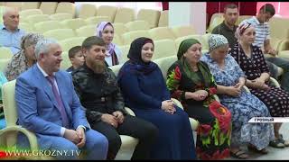 Рамзан Кадыров принял участие в церемонии вручения аттестатов выпускникам Центра образования 