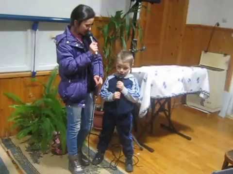 Adela și Dragoș cântă în Biserica Baptistă din Tg. Lăpuș