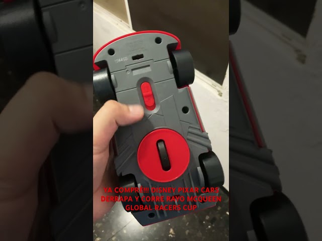 Vídeo relacionado con Mattel Disney Pixar Cars Global Racers Cup Rayo McQueen Derrapa y Corre, Coche de juguete con expresión competitiva en los ojos y 4 conos de papel, regalo +4 años, HXJ34