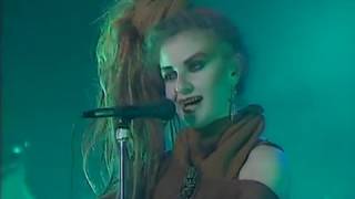 Alaska Y Dinarama - Isis (En Vivo)