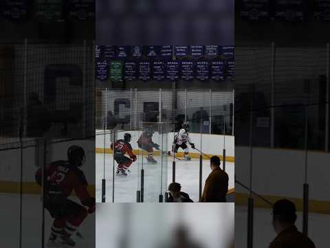 A subtle backhand puts 1 more on the board as the Mustangs skate away with the 4-1 Victory 🔥