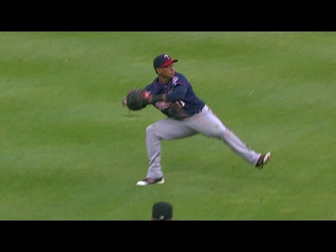 MIN@DET: Polanco makes great diving stop for the out