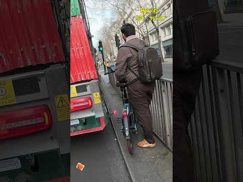 Worst brown cyclist didn't make the gap #bikelife #cyclinglife #dashcam #satire