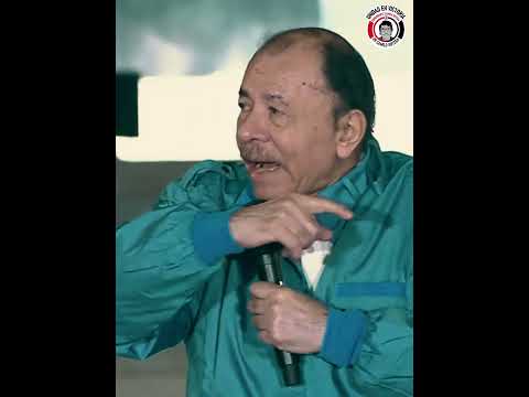 Entregan medalla de Reconciliación y Paz, al Señor Jaime Morales Carazo y a su esposa.